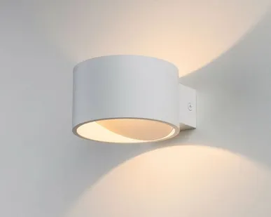 фото Настенный светодиодный светильник Coneto LED MRL LED 1045 белый