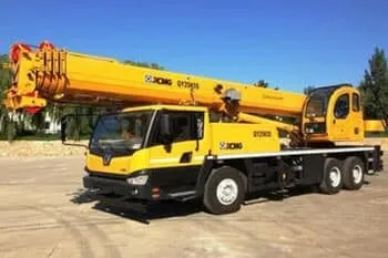 Фото №0 Автокран Грузоподъемность: 30 т Вылет стрелы: 37 м Тип проходимости: дорожный, по твердому грунту