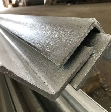 Фото №0 продаем уголок 50х50х5