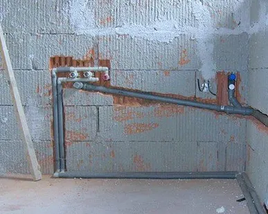 фото Штроба 40*40 (для напорных труб) в бетоне