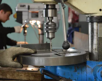 фото Черновая обработка на токарном станке