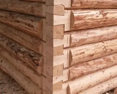 фото Сруб бани в лапу 6 на 4 м, высота 2,3 м сосна