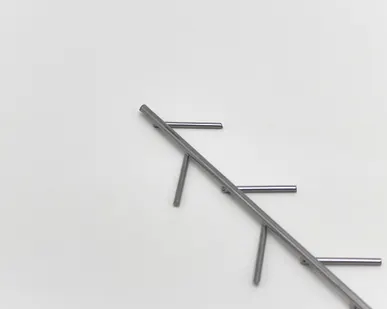 фото Кронштейн для фронтальной развески Елочка клип-стрип 1170мм, крашенная под хром