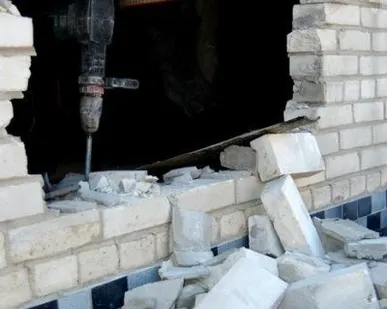 фото Демонтаж стен, перегородок, стяжки и многое другое