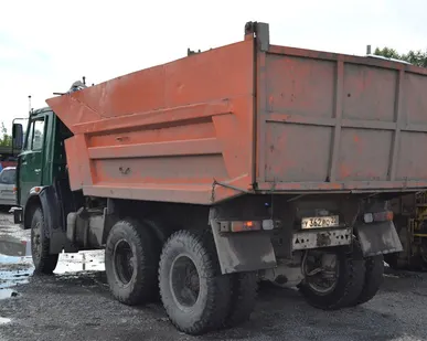 фото Вывоз строительного мусора самосвалом Камаз