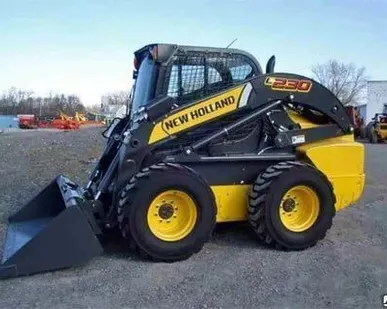 фото Аренда мини-погрузчика New Holland L230
