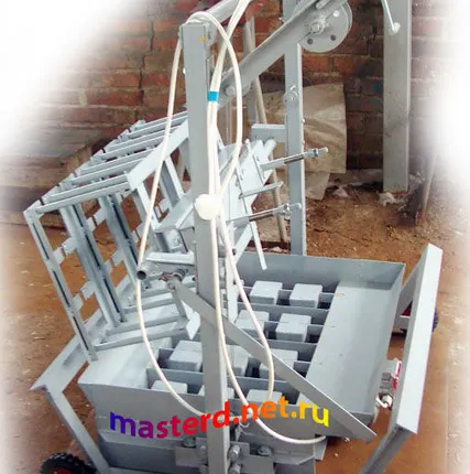 Фото №0 Станок для производства шлакоблоков, автомат.