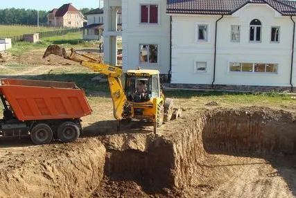 Фото №0 Копаем траншеи и котлованы