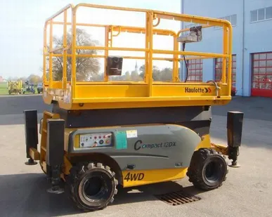 фото Аренда самоходного ножничного подъемника Haulotte Compact 12 DX