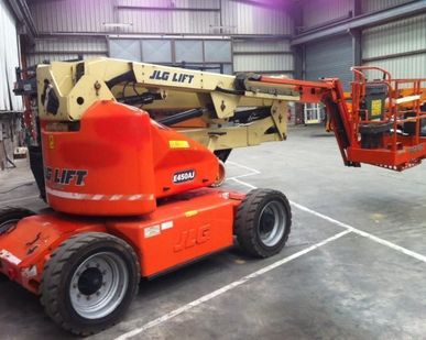 фото Предлагаю в аренду самоходный подъемник JLG E450AJ