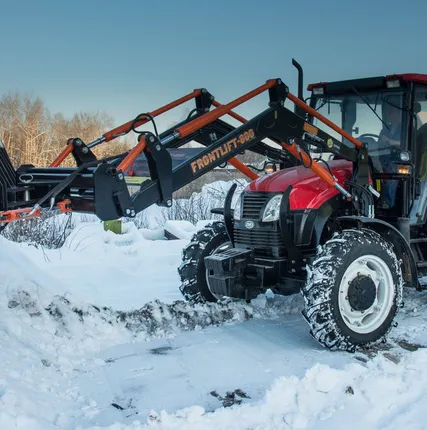 Фото №0 Трактор ЛМЗ с фронтальным погрузчиком Frontlift-800