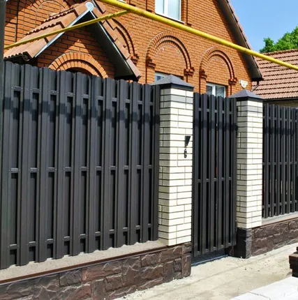 Фото №0 Забор из евроштакетника «под ключ»