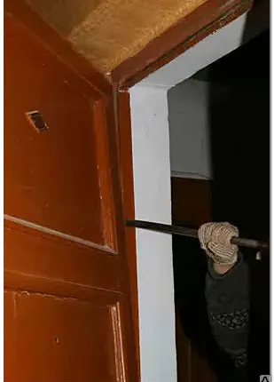 Фото №0 Демонтаж двери деревянной