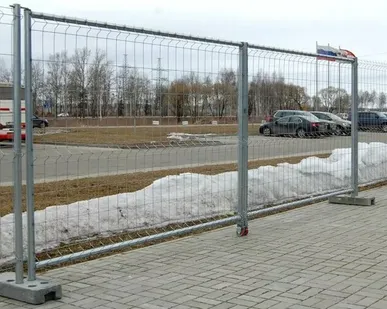 фото Ворота распашные 1,95х5,0м 3,3мм GL временное ограждение на бетонном основании цинк яч. 200х50