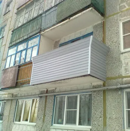 Фото №0 Обшивка балконов сайдингом