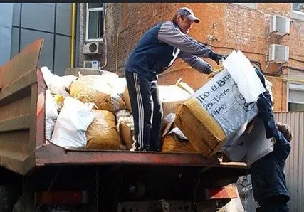 Фото №0 Вывоз строительного мусора на КАМАЗЕ.