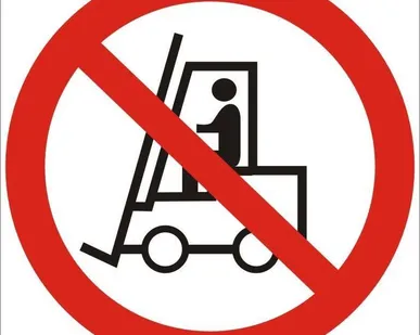 фото Знак P07 «Запрещается движение средств напольного транспорта» (пластик)