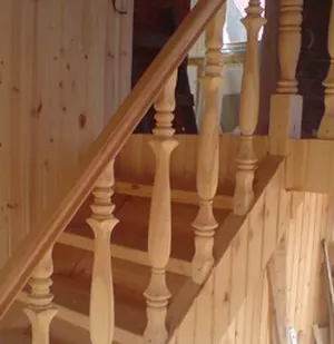 фото Недорогое ограждение из сосны