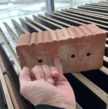 Фото №0 Кирпич строительный керамический полуторный 1,4НФ полнотелый рифлёный М150 Теллура