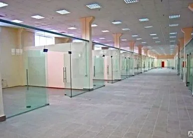 фото Цельностеклянные перегородки