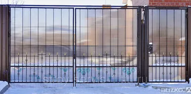 фото Ворота из поликарбоната с элементами ковки. 4*2 м. с калиткой.