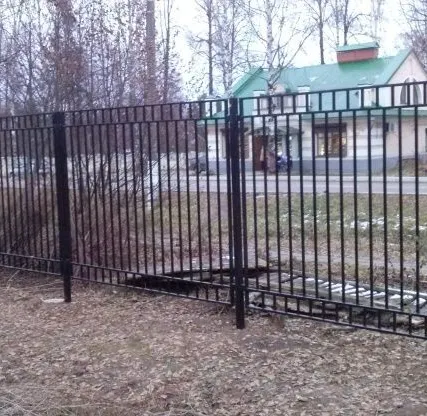 Фото №0 Забор сварной из проф трубы