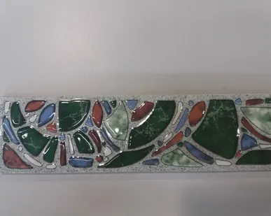 фото Бордюр Каменная мозаика 249*70 на зеленом зеленый