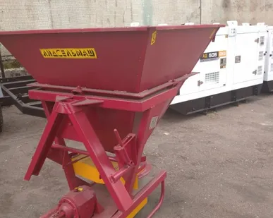 фото Разбрасыватель минеральных удобрений Л-116