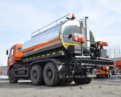 фото Автогудронатор АС-65115 с облицовкой из нержавеющей стали