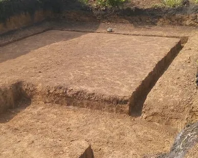 фото Копание трншеи под дренаж