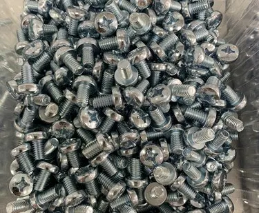 фото Винты с полусферической головкой