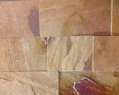 фото Распиловка камня златолита.