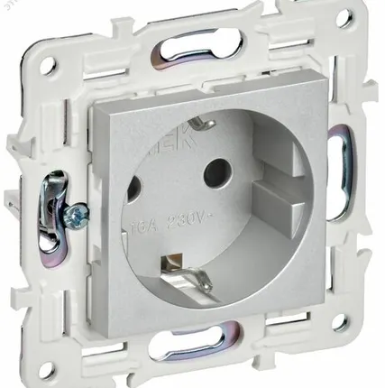Фото №0 SKANDY Розетка с заземлением с защитными шторками 16А SK-R04S серебряный IEK