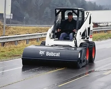 фото Услуги щетки дорожной подметальной Bobcat