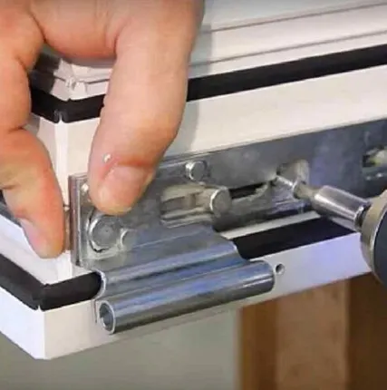 Фото №0 Ремонт пластиковых дверей