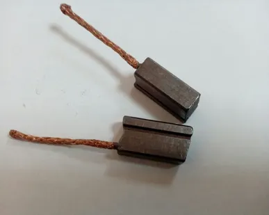 фото Щетки С004 размеры: 9, 5х6, 3х18, вывод в торец (ближе к краю).