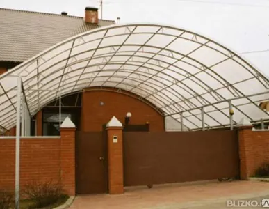 фото Козырьки над входной дверью