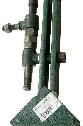 Фото №0 Кронштейн с винтом