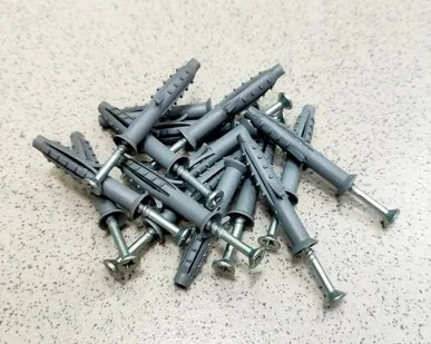 фото Дюбель с шурупом 6*40мм потайной борт с усом