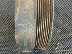 фото бывший в употреблении коленчатый вал с 8 канавками для двигателя ford 7,3 л.