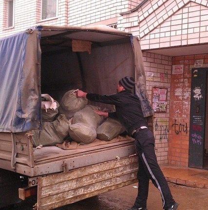 Фото №0 Вывоз мусора с придомовой территории