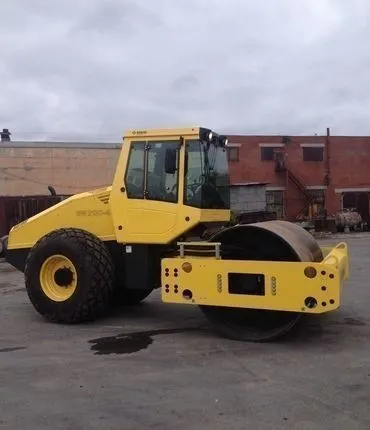 Фото №0 Аренда катка вибро 10-16 тонн