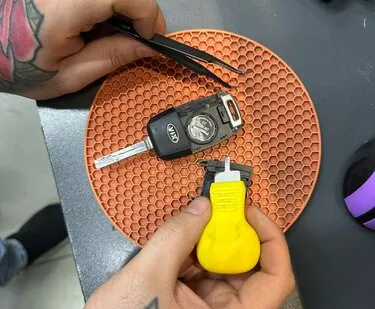 фото Замена батареек в автомобильных ключах