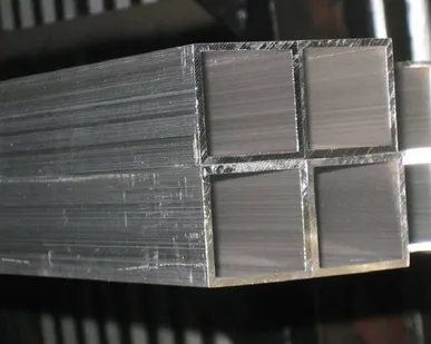 фото Труба алюминиевая квадратная 45х45х1,5 мм АД1Т1