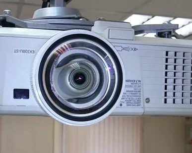 фото Проектор Mitsubishi EX320U-ST