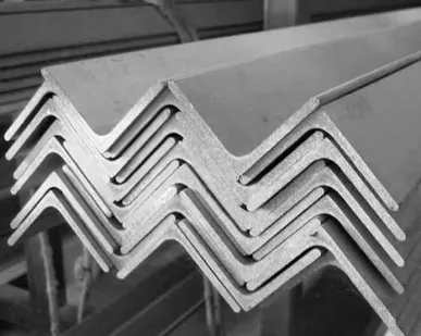 фото Уголок алюминиевый 32х32х3,5 мм АМГ5