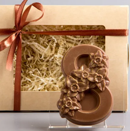 Фото №0 Шоколад фигурный на 8 марта  в подарочной упаковке