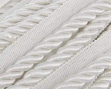 фото Кант декоративный белый