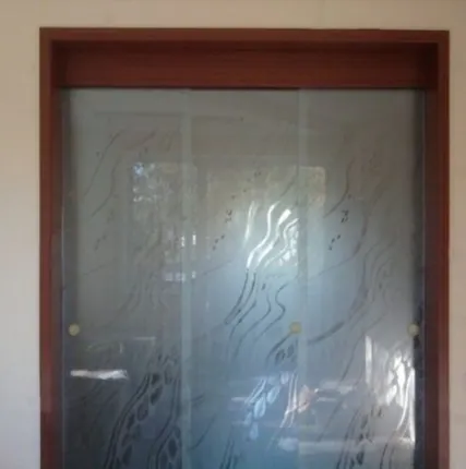 Фото №0 Цельностеклянная перегородка из 3 откатных дверей с декором "Галька"