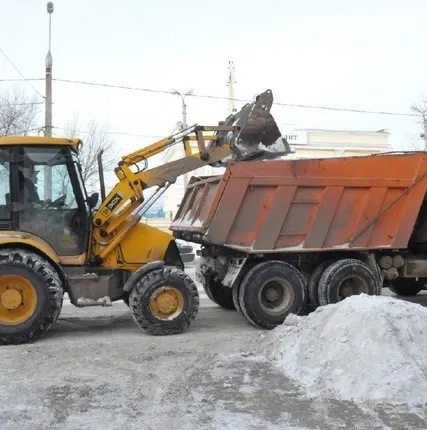 Фото №0 Уборка снега на территории предприятия